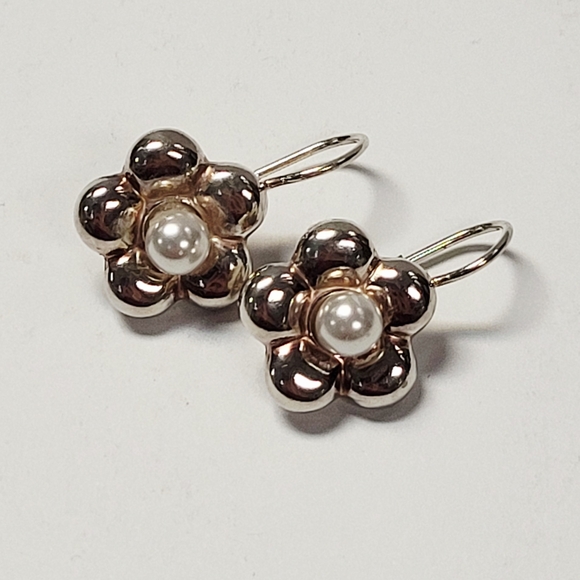 Elegant Sterling Silver Flower Earrings with Pearls - Picture 1 of 3
